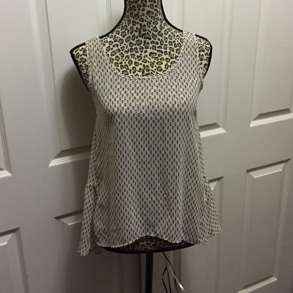Adorable cream & black sleeveless blouse