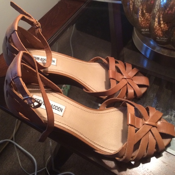 Low heel sandal. Cognac color. Size 9. - Picture 1 of 4