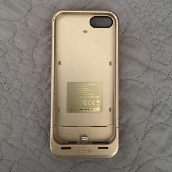 Gold Mophie case for IPhone 5/5s