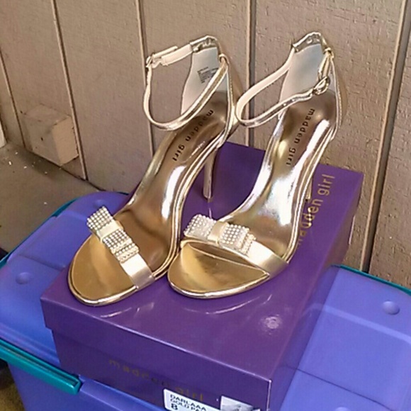 Women's dress shoe