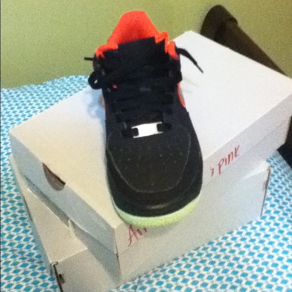 Air Forces - Picture 3 of 4
