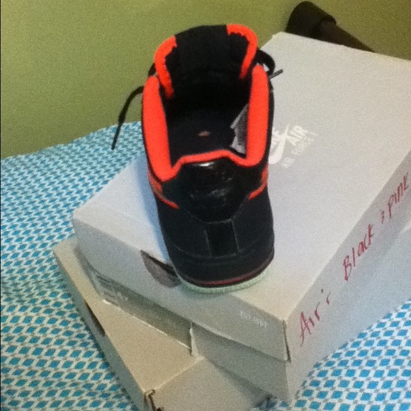 Air Forces - Picture 4 of 4