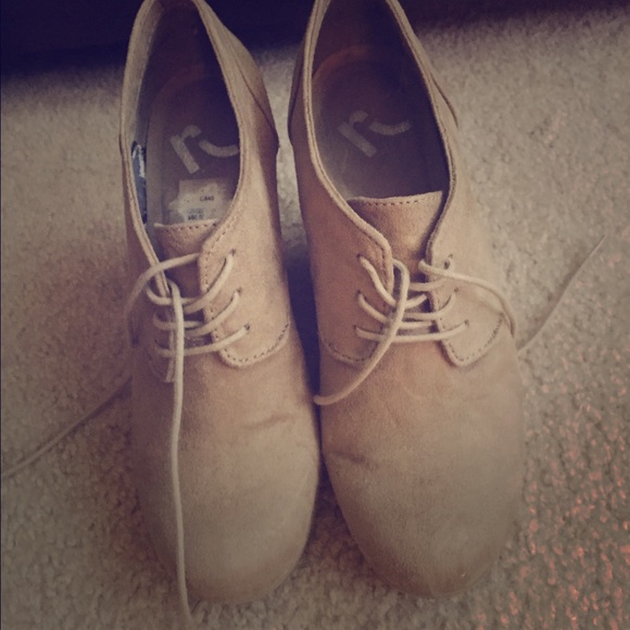 Tan platform heels - Picture 1 of 2