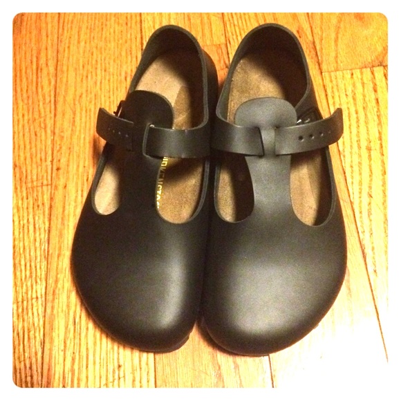 birkenstock enclosed shoes