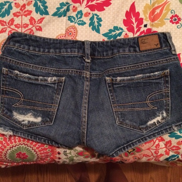 ❗️SOLD ON MERCARI❗️AE Distressed Shorty Shorts - Picture 2 of 4