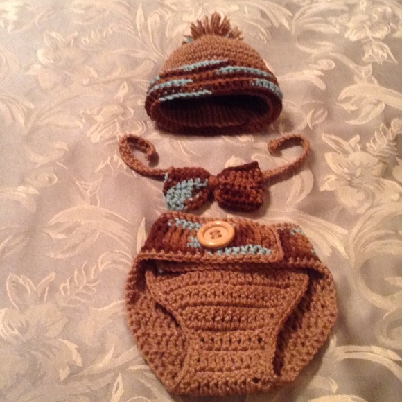 Mara hoskin design Other - Crochet Baby Diaper cover bow set  tie (hat free)