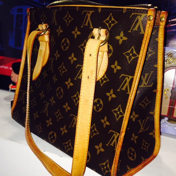 Louie Vuitton authentic shoulder bag tote