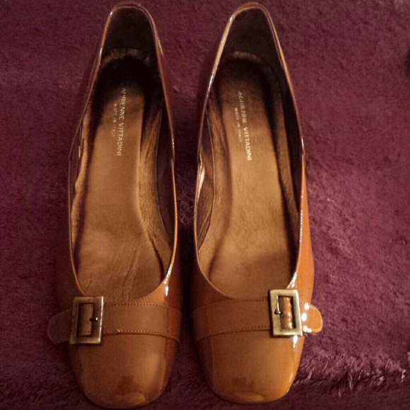 Butterscotch Patent Leather Adrienne Vittadini Pum - Picture 1 of 4