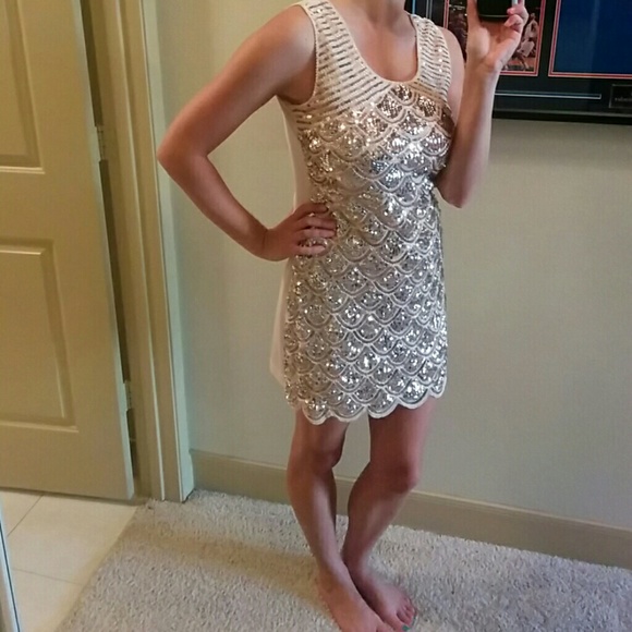 Gorgeous sparkly gold dress - Picture 4 of 4