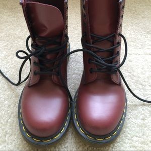 Dr. Marten's Woman's 1460 8-eye boot