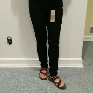 PRICE DROP!!! NWT. DARK NAVY LEVI JEAN.