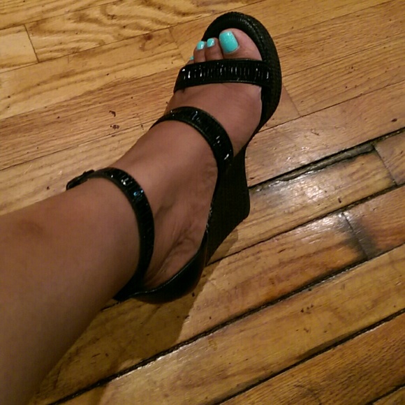 Shoes - Picture 2 of 3