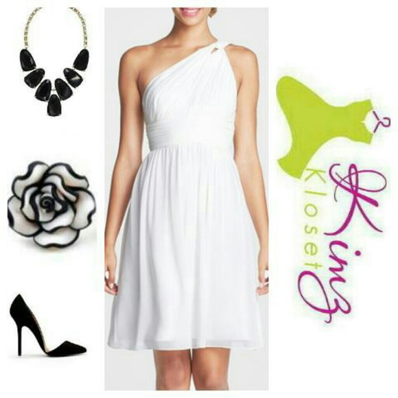 Donna Morgan Dresses & Skirts - Donna Morgan White "Rhea"Dress