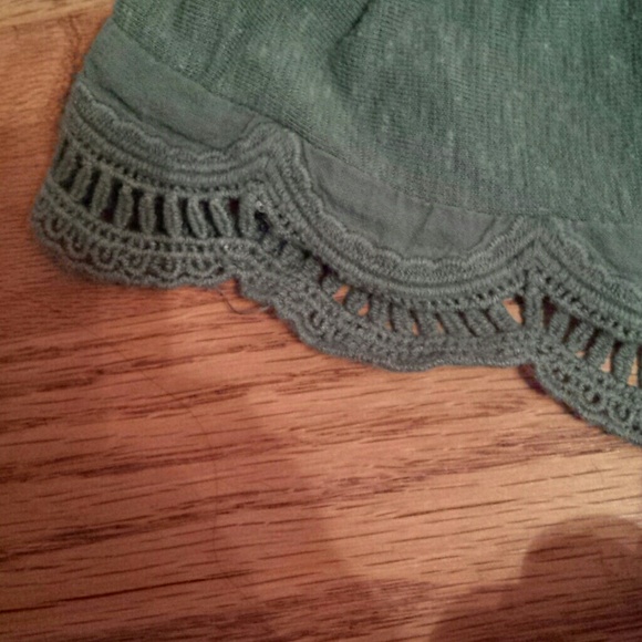 Green flowy top - Picture 2 of 4