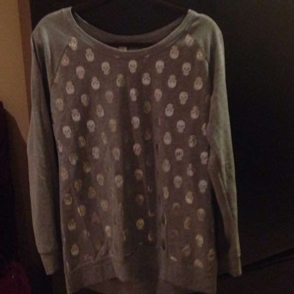 Gray and silver skull shirt