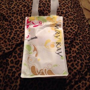 Brand new Mary Kay satin hands set! 💙