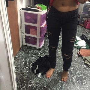 Black distressed skinny jeans