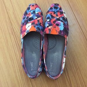 Toms Floral shoes