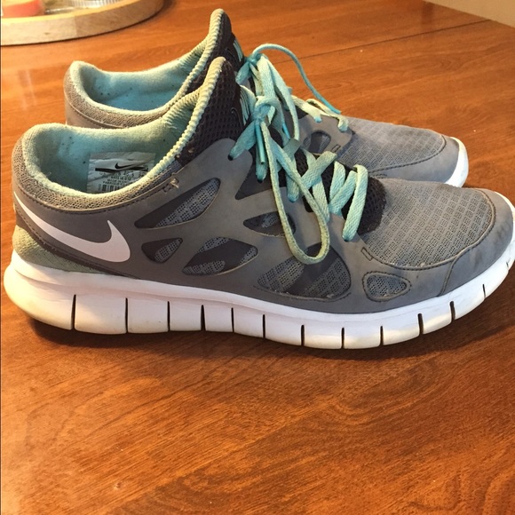 Nike Shoes - Nike Free Run+ 2