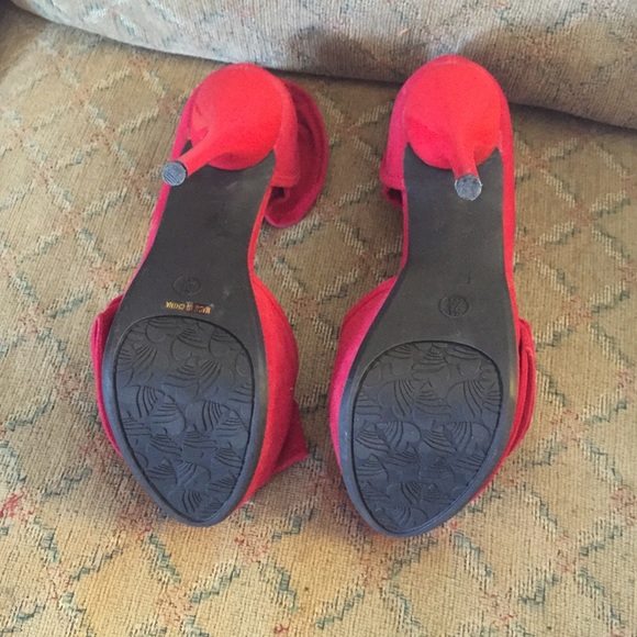 Red heels - Picture 2 of 2