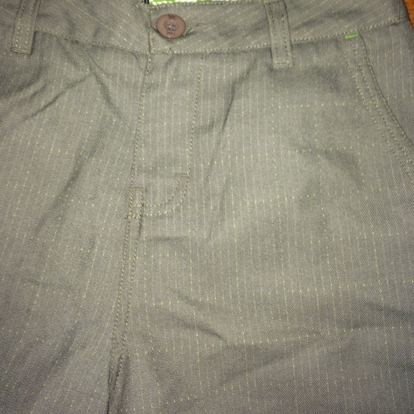 DC Grey Shorts: BOYS - Picture 3 of 4