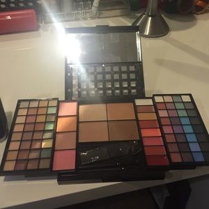Cynthia rowley eye shadow palette