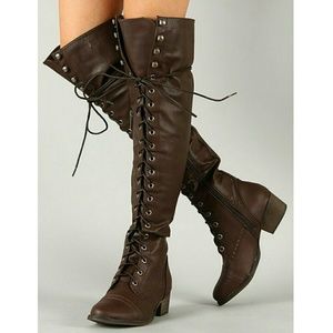 Laceup Adorable brown boots