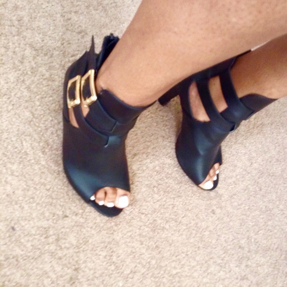 Shoes - Picture 4 of 4