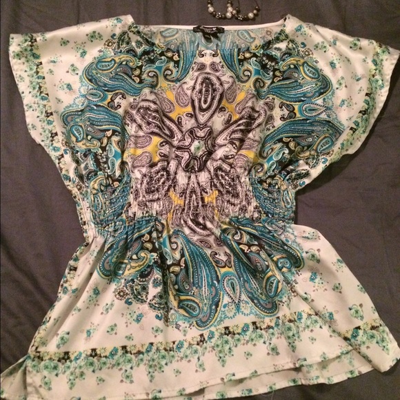 ❌SOLD❌Cute Top