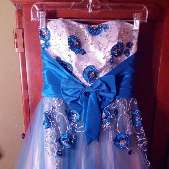 Blue and white flower prom dress