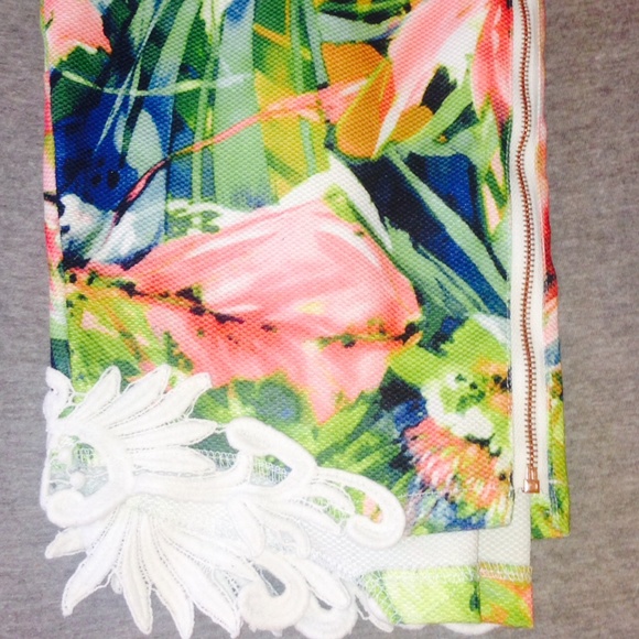 Floral Tankish Top👌 - Picture 3 of 3