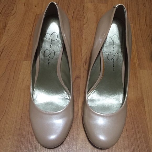 Jessica Simpson pumps