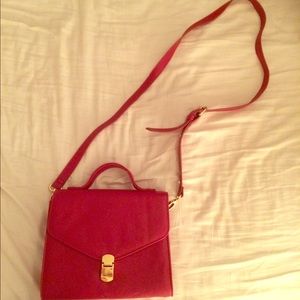 Red crossover forever 21 clutch ✨❤️