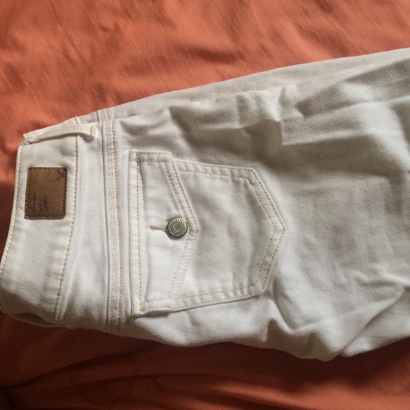 Cropped white denim jeans