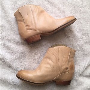 Latigo Aria Booties