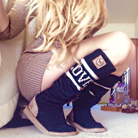 ❌❌SOLD❌❌Victoria's Secret PINK mukluk booties - Picture 4 of 4