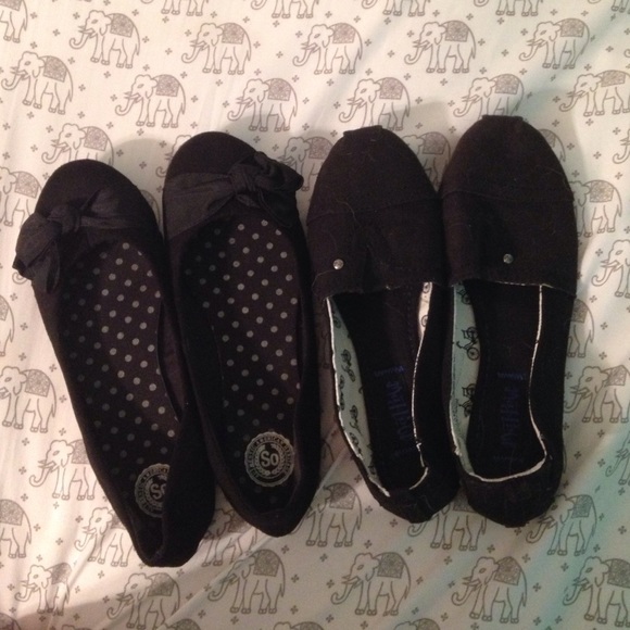 2 pairs of flats