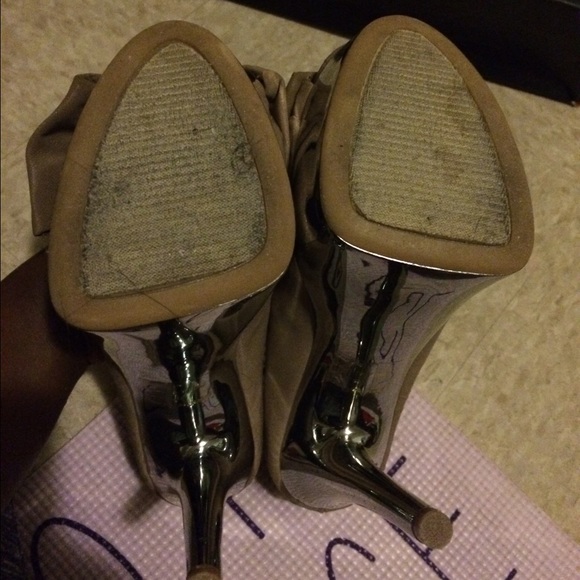 Wild Pair Bow a Platform peep toe pumps;worn once - Picture 4 of 4