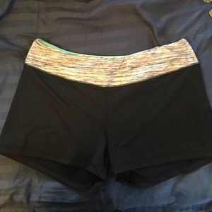 Aperture Active Yoga Shorts size L