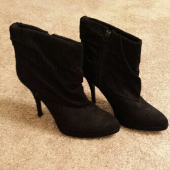 Jennifer Lopez black booties