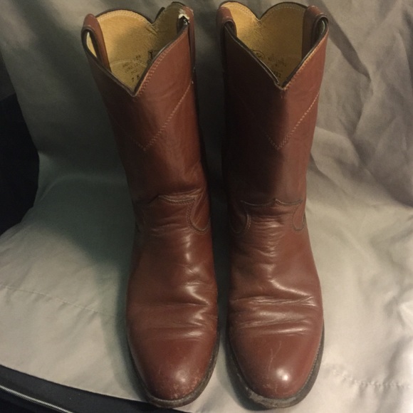Size 7 brown Justin boots