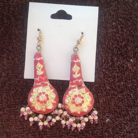 Earings in hot pink