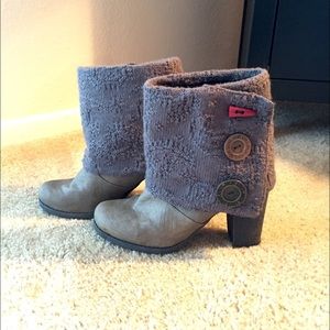 Muk Luk grey sweater boot size 7