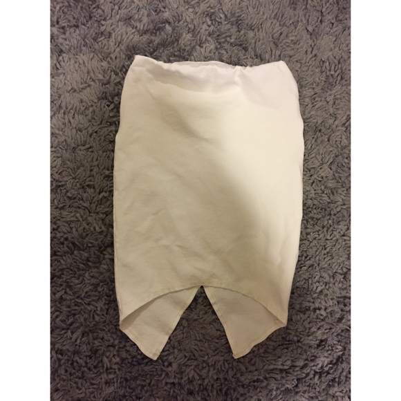 White fitted Akira skirt!! - Picture 2 of 3