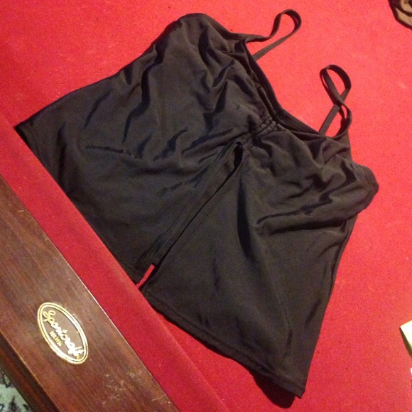 Nice swiming suit top - Picture 1 of 3