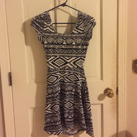 Aztec print dress with bow tie back - Picture 1 of 2