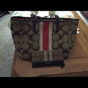 Selling a authentic coach purse!