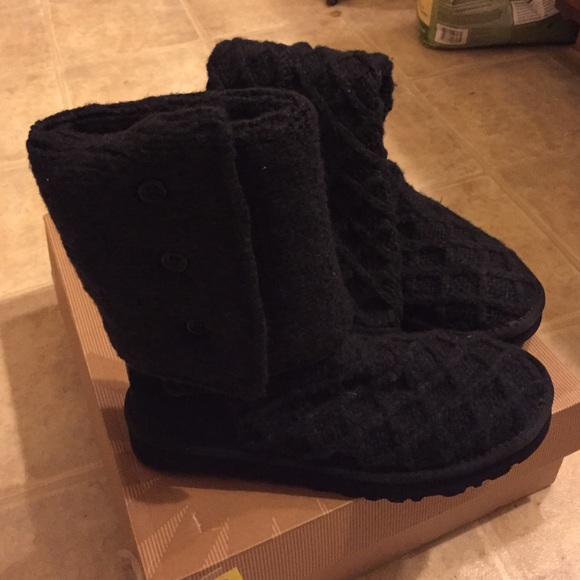 UGG Black Lattice Cardy - Picture 2 of 4