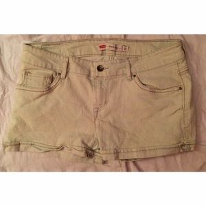 Levi shorty short