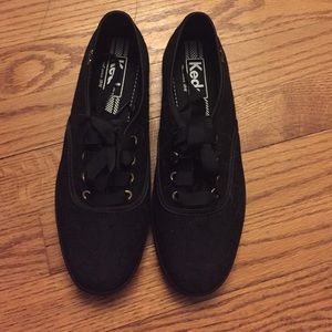 Black lace keds
